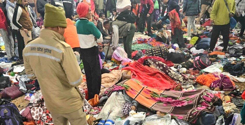 Mahakumbh Mela Stampede LIVE Updates: महाकुंभ मेले में मची भगदड़, 20 से अधिक लोगों की मौत , 50 से ज्यादा घायल हैं।