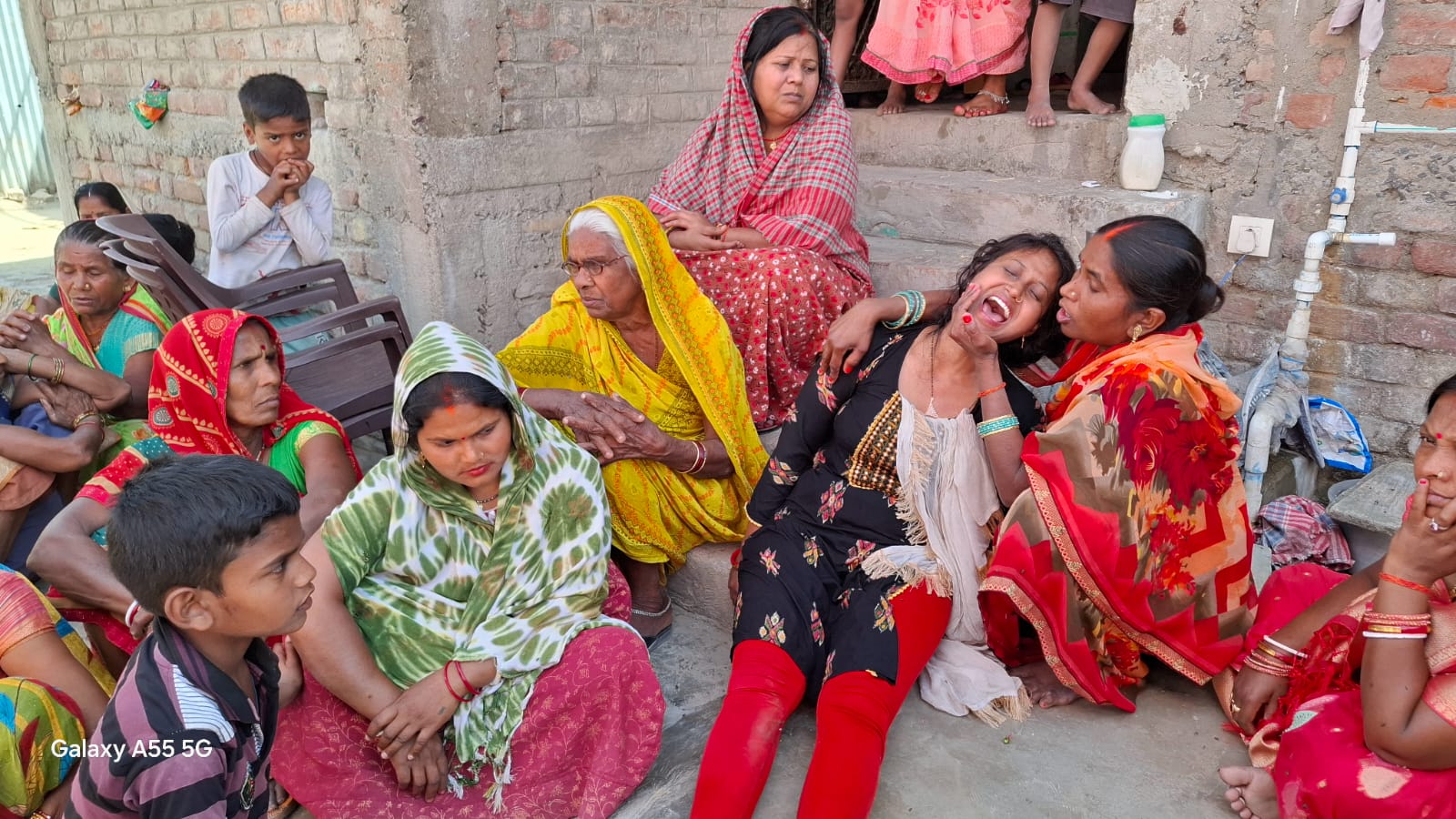 बिजली के झटके से 9 वी के छात्र की मौत,मुआवजा की मांग