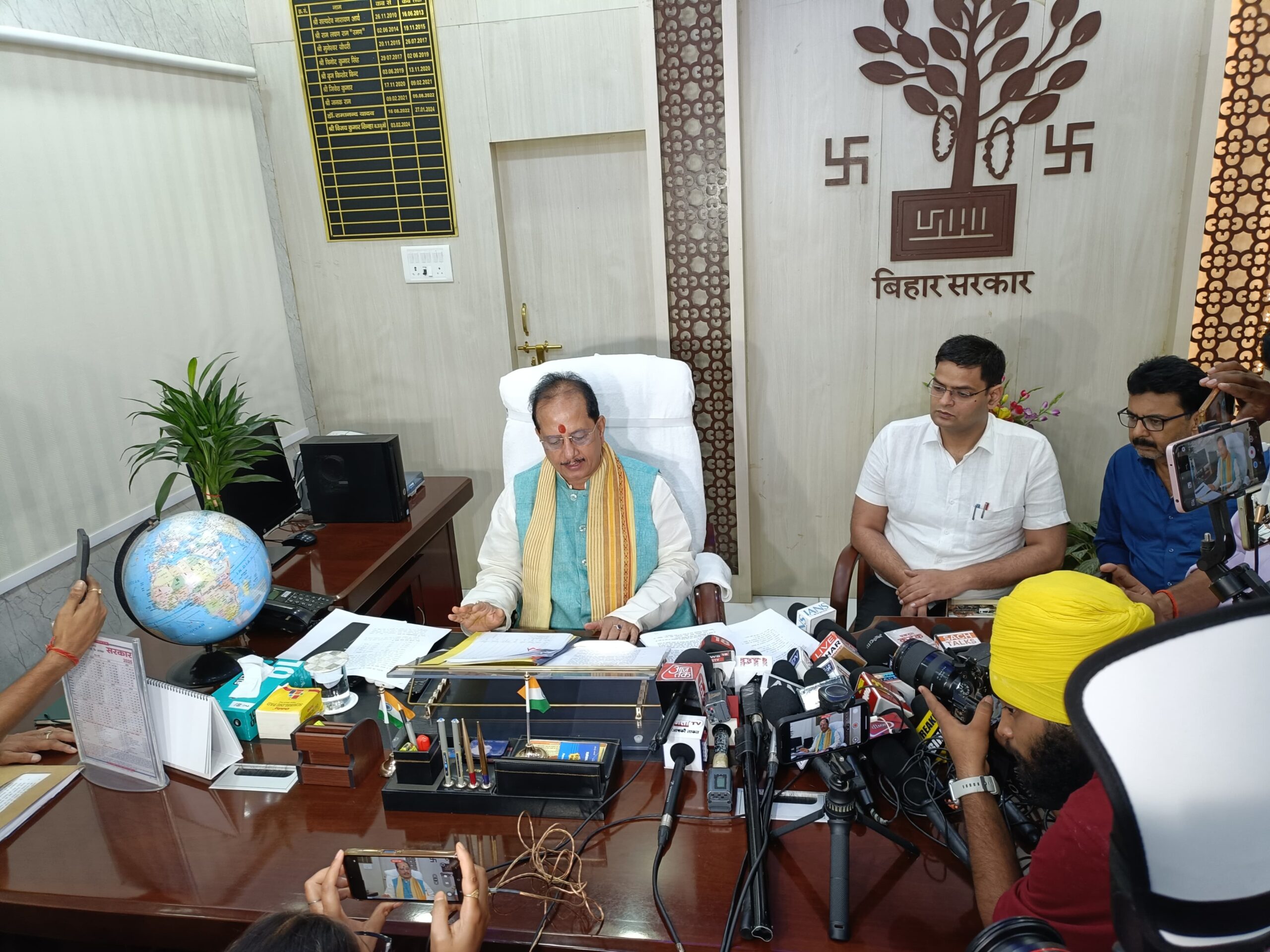 कार्य विभागों को शिड्यूल रेट पर उपलब्ध कराया जाएगा जिलों में जब्त बालू : विजय कुमार सिन्हा