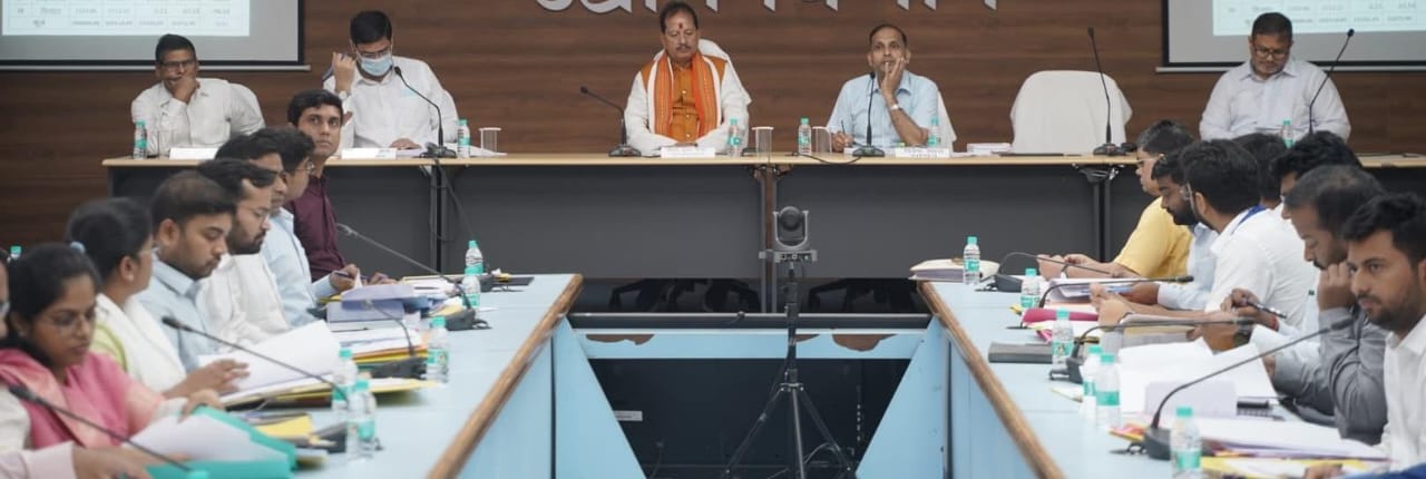 उपमुख्यमंत्री सह खान एवं भूतत्व मंत्री  की अध्यक्षता में  विभागीय समीक्षा बैठक