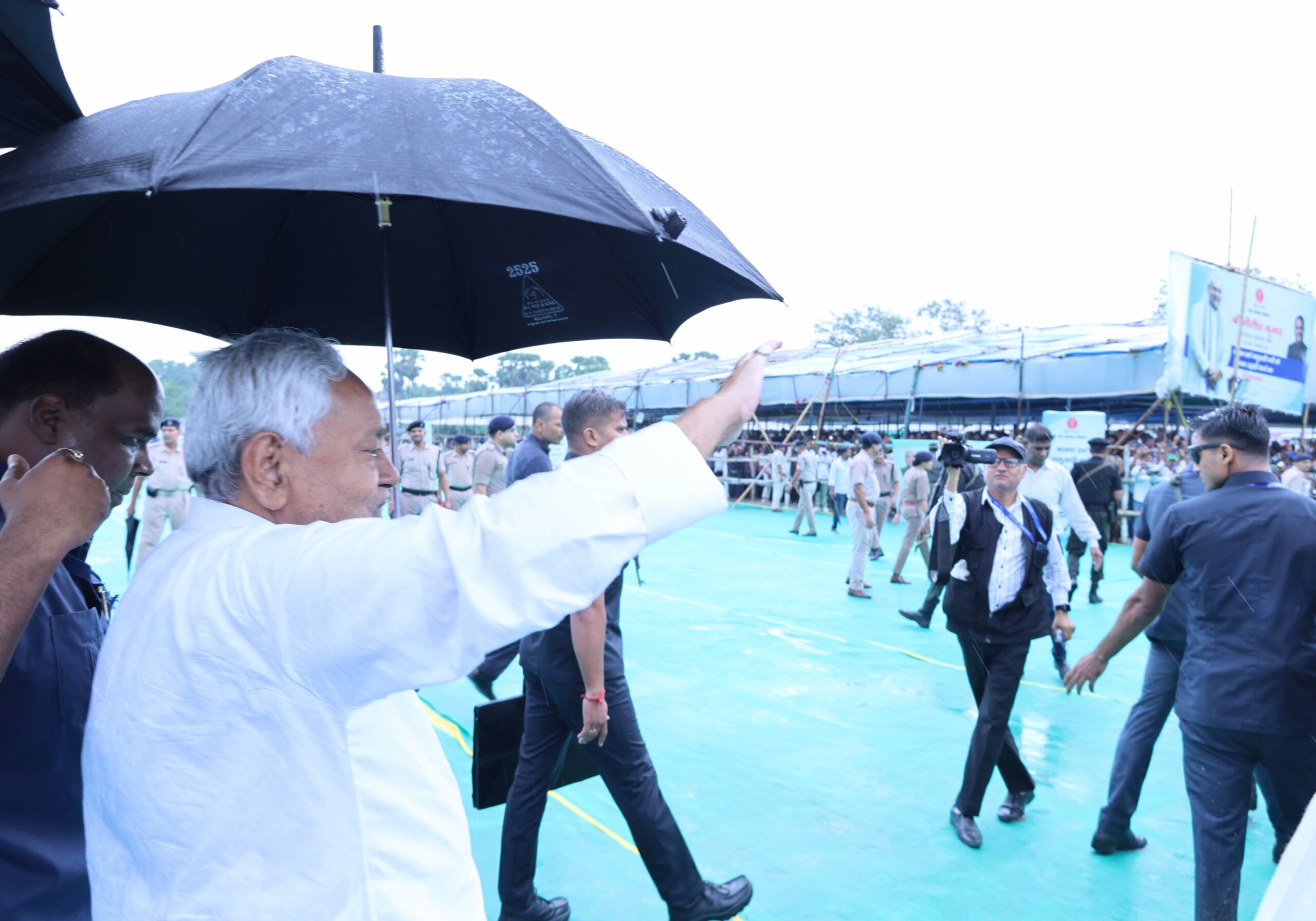 मुख्यमंत्री ने समस्तीपुर जिला के सरायरंजन प्रखंड में 522 करोड़ रुपए से अधिक की विकास योजनाओं का किया शिलान्यास