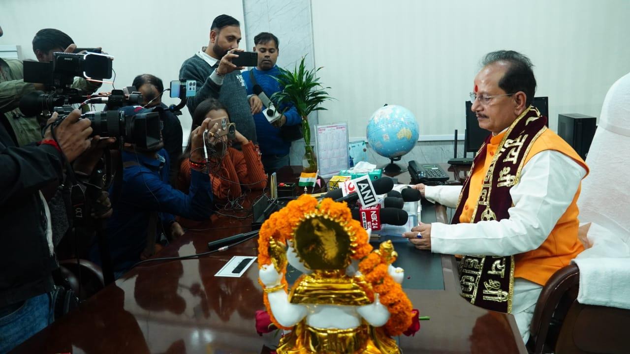 अवैध बालू खनन पर अंकुश लगाने के लिए पूरी तरह प्रतिबद्ध हैं: श्री विजय कुमार सिन्हा