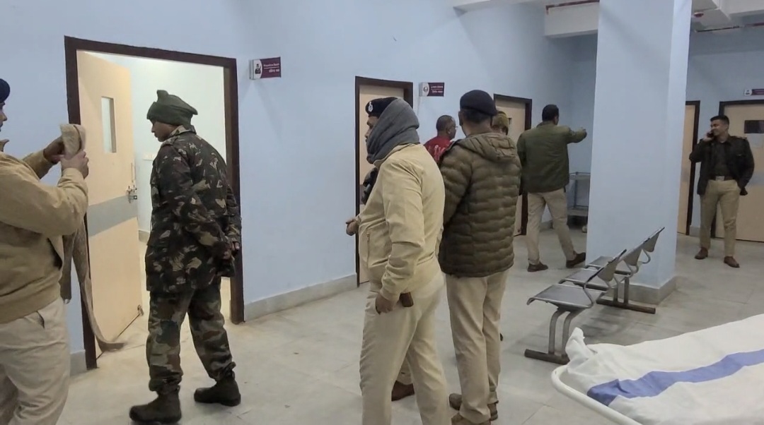 थावे मंदिर में चोरी मामले में दूसरा अभियुक्त गिरफ्तार पुलिस और चोर के बीच हुई मुठभेड़ में पुलिस की गोली लगने से हुआ जख्मी