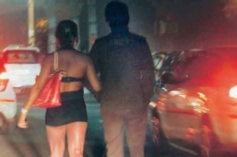 दिल्ली में रात 10 बजे से सजती है जिगोलो_मार्केट’ जहां मर्दों के जिस्म की बोली लगाती हैं औरते…