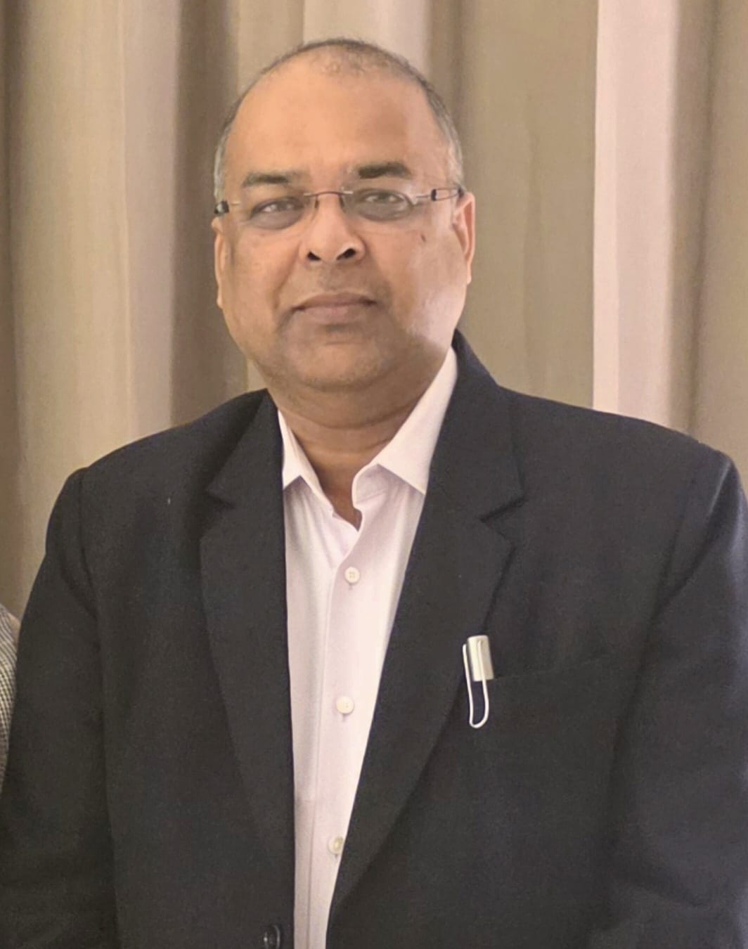 रिव्यू का युग: जब सत्य एल्गोरिदम में और विवेक स्क्रोल में खो गया :✒️डॉ. निरंजन कुमार